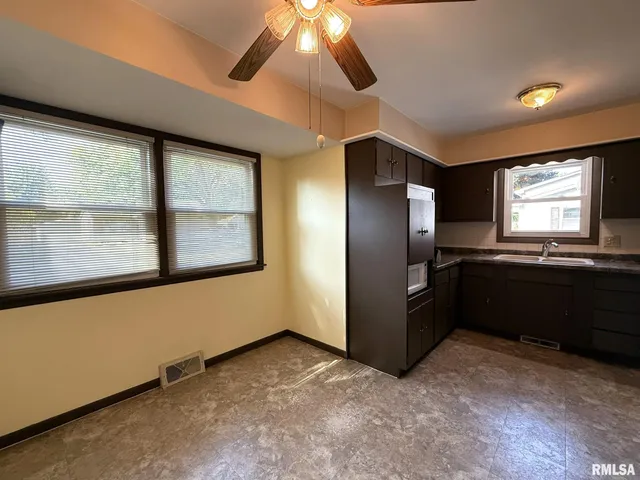 $144,900 | 1501 Bridge Avenue, Galesburg, IL 61401