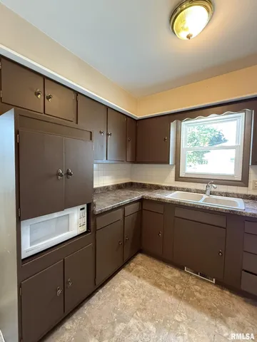 $144,900 | 1501 Bridge Avenue, Galesburg, IL 61401