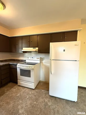 $144,900 | 1501 Bridge Avenue, Galesburg, IL 61401