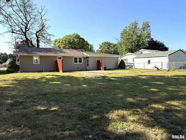 $144,900 | 1501 Bridge Avenue, Galesburg, IL 61401
