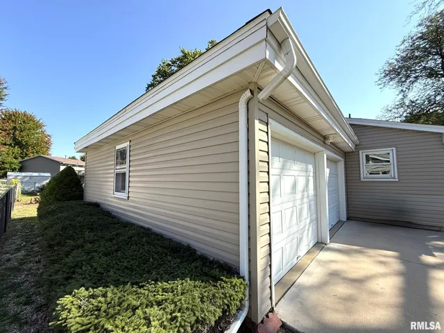 $144,900 | 1501 Bridge Avenue, Galesburg, IL 61401