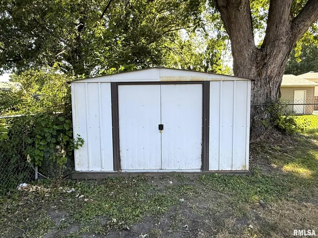 $144,900 | 1501 Bridge Avenue, Galesburg, IL 61401