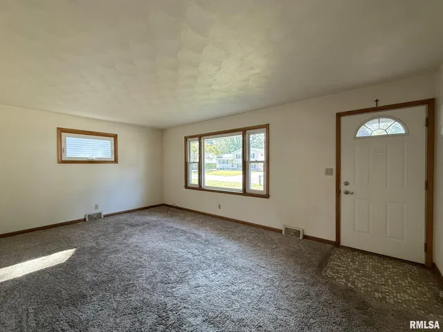 $144,900 | 1501 Bridge Avenue, Galesburg, IL 61401