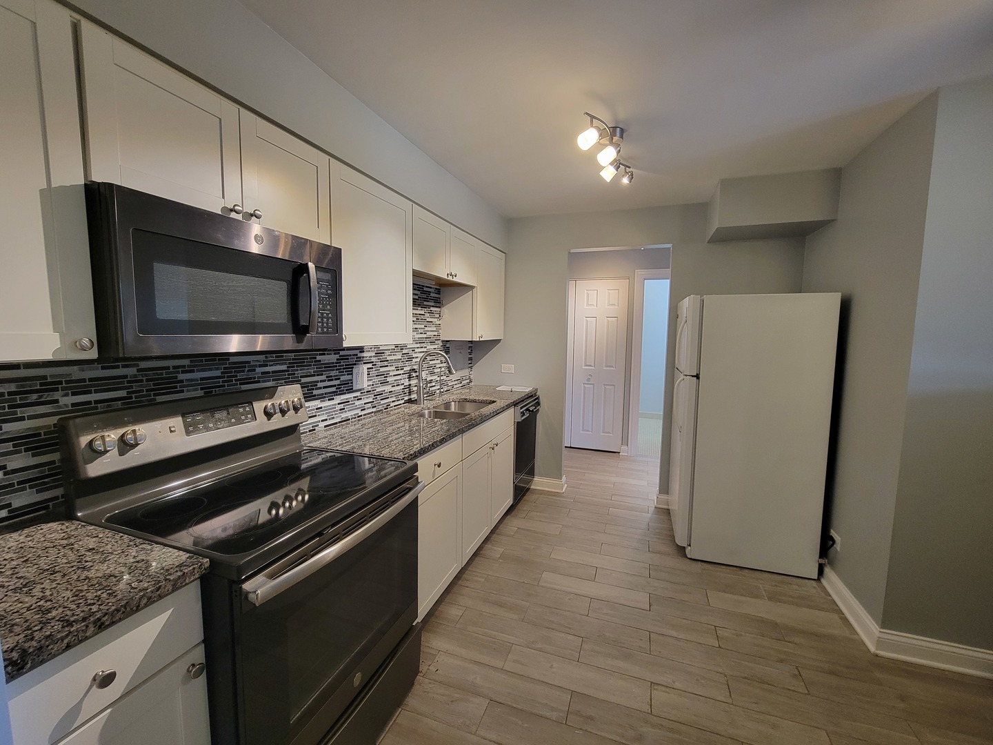 1505 East Central Road, Unit 312B Arlington Heights, IL 60005 - Photo 2 of 14
