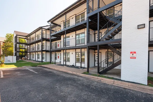 $1,900 | 6409 Burns Street, Unit 106, Austin, TX 78752
