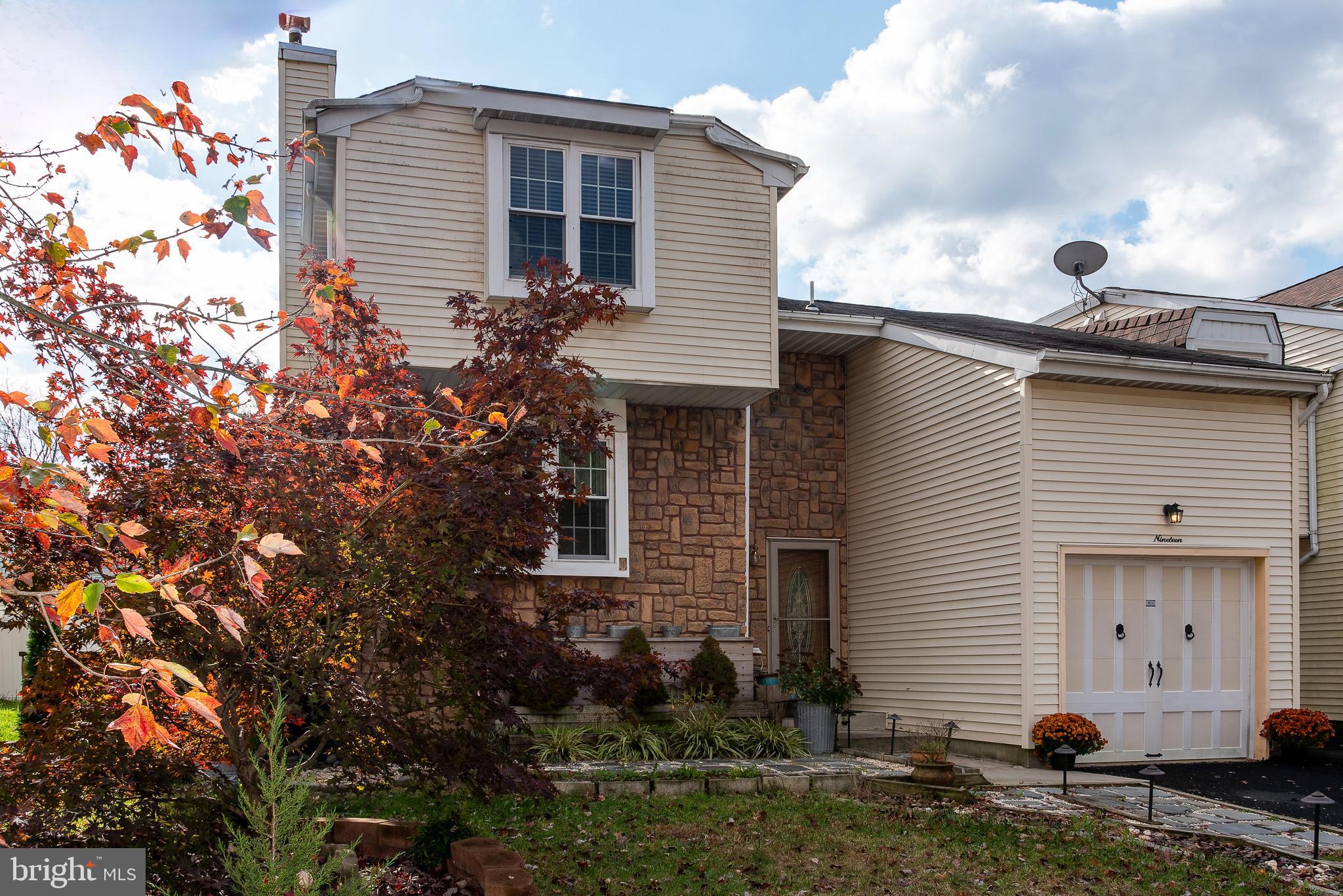 19 Geraldine Road Hightstown, NJ 08520 - Photo 3 of 38