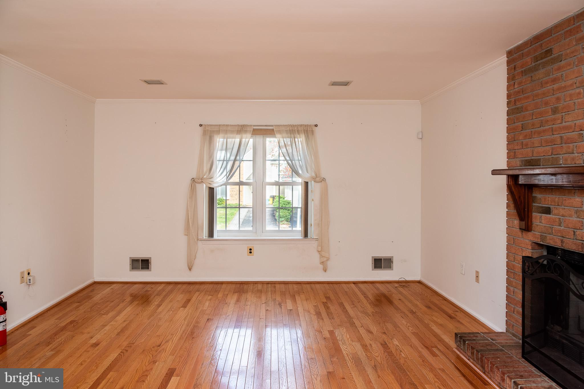 19 Geraldine Road Hightstown, NJ 08520 - Photo 4 of 38