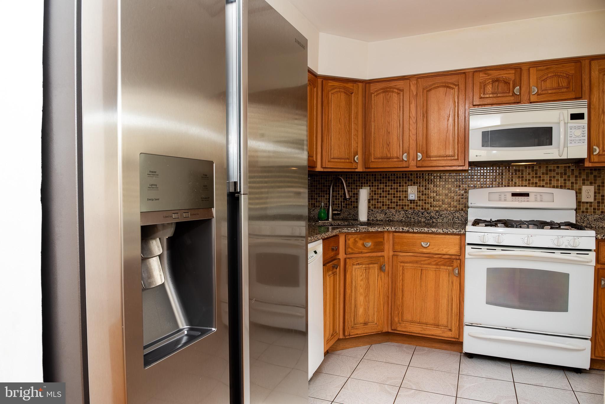 19 Geraldine Road Hightstown, NJ 08520 - Photo 10 of 38