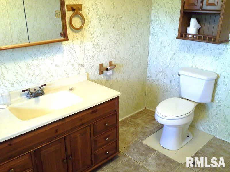 21922 Shawneetown Road Thompsonville, IL 62890 - Photo 16 of 26 Gallery Image 16