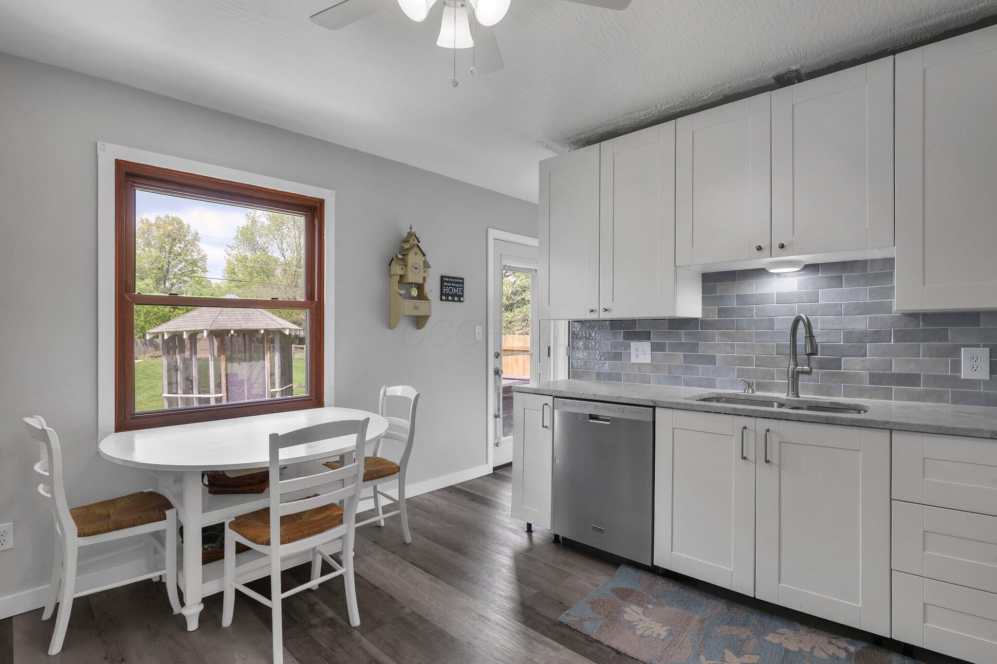 6641 Charles Road Westerville, OH 43082 - Photo 12 of 41 Kitchen