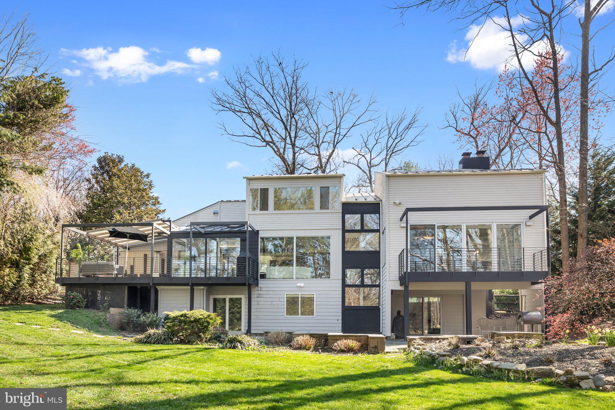 1702 Putter Lane Reston, VA 20190 - Photo 3 of 36 Gallery Image 3