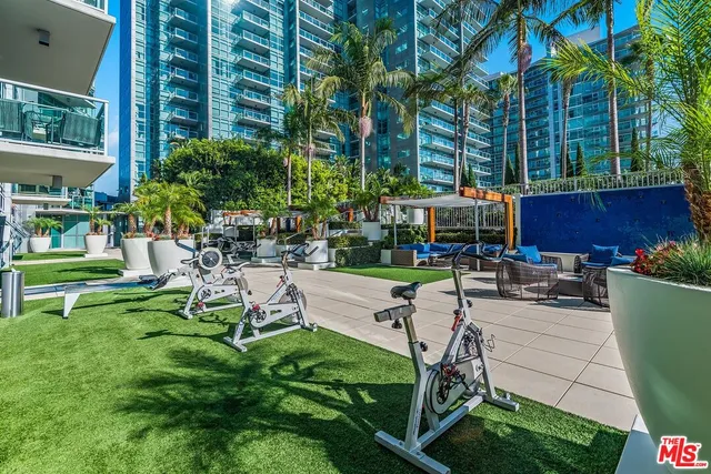 $4,695 | 13700 Marina Pointe Drive, Unit 1414, Marina del Rey, CA 90292