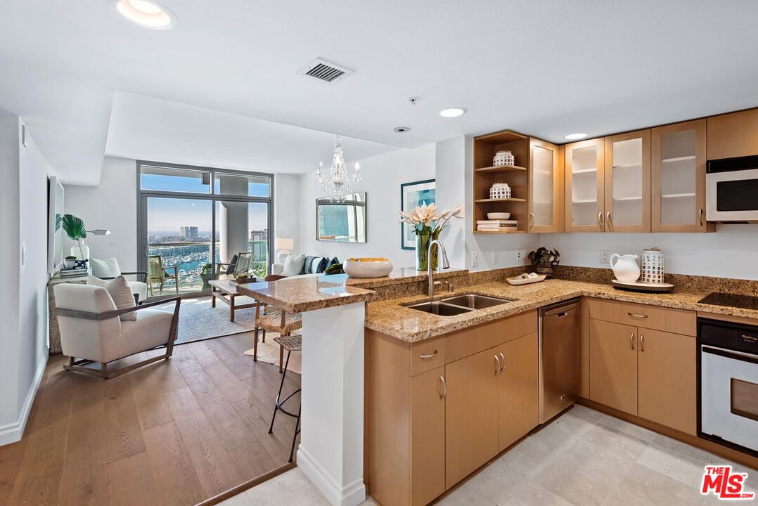 13700 Marina Pointe Drive, Unit 1414 Marina del Rey, CA 90292 - Photo 4 of 48