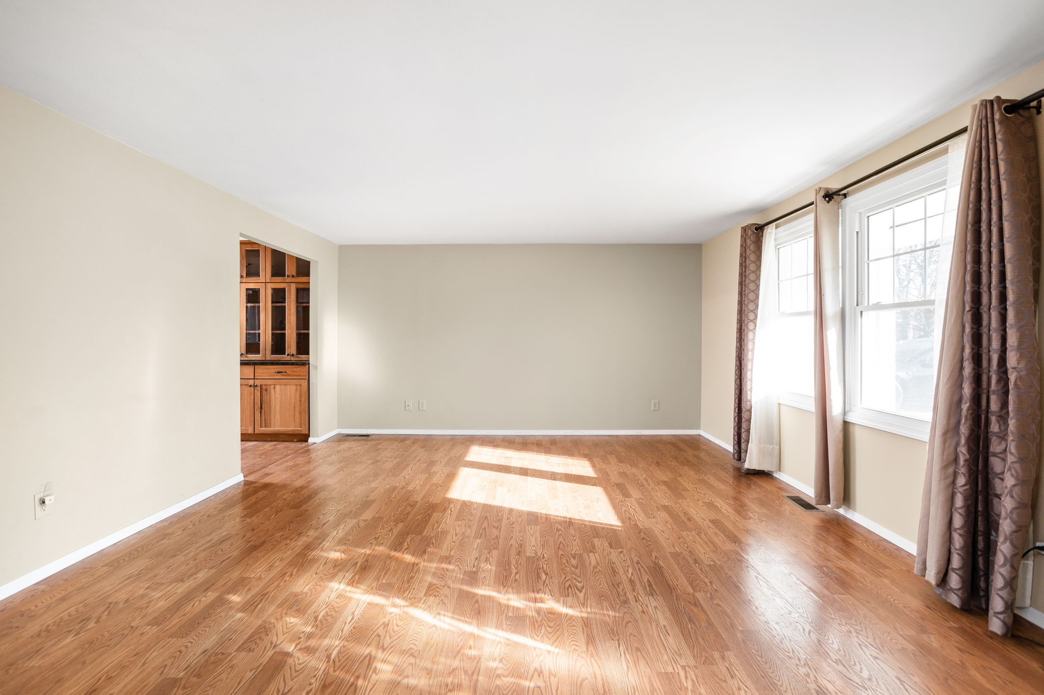 7444 Harcourt Road Indianapolis, IN 46260 - Photo 7 of 30 Gallery Image 7
