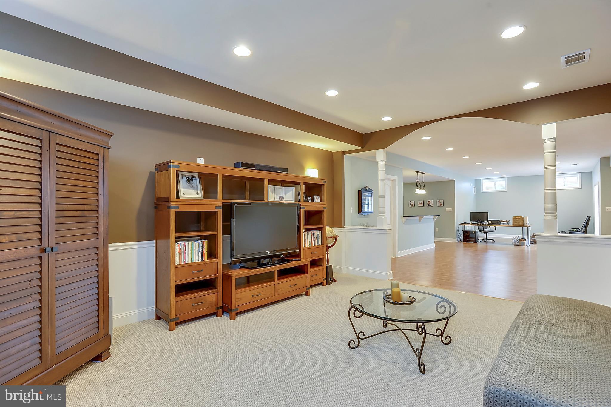 4855 Muddler Way Fairfax, VA 22030 - Photo 25 of 30 a livingroom with furniture and a flat screen tv