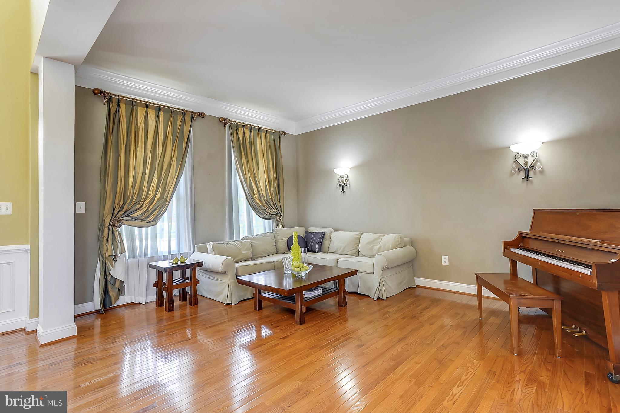 4855 Muddler Way Fairfax, VA 22030 - Photo 4 of 30 a living room with furniture and a large window