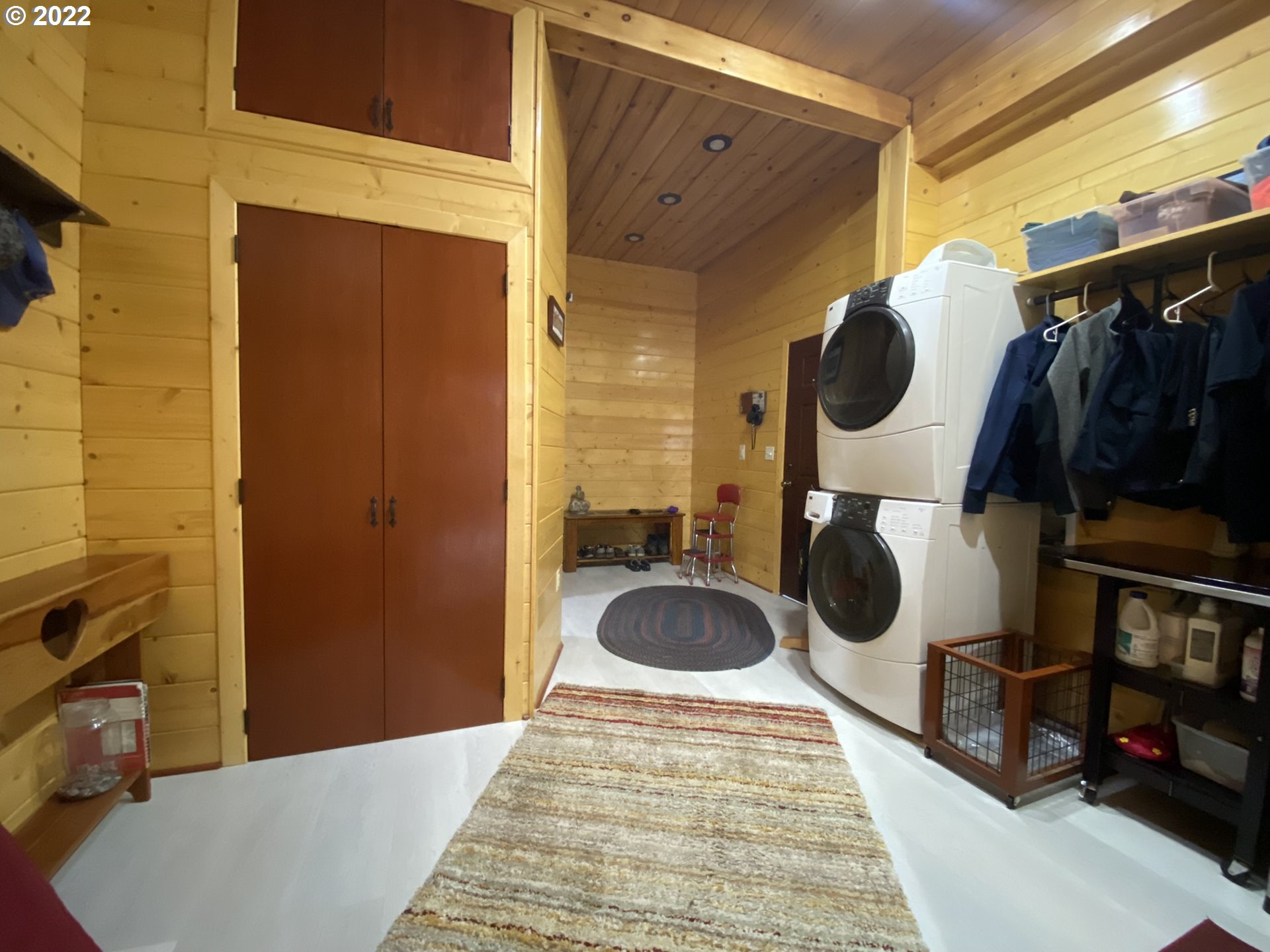 8757 Southeast Alder Ridge Road Damascus, OR 97089 - Photo 13 of 25 a walk in closet