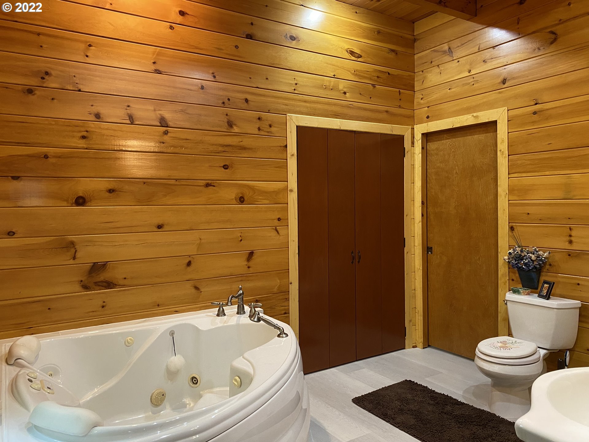 8757 Southeast Alder Ridge Road Damascus, OR 97089 - Photo 9 of 25 a bathroom with a sink and toilet