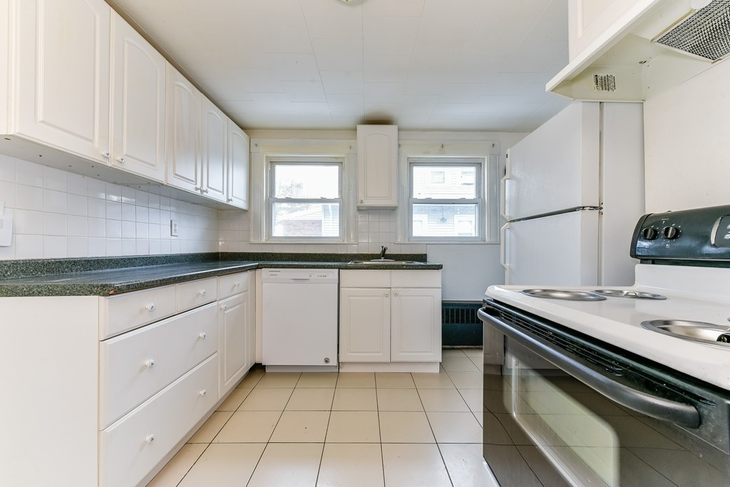 24 Vesey Road Randolph, MA 02368 - Photo 4 of 27 Gallery Image 4