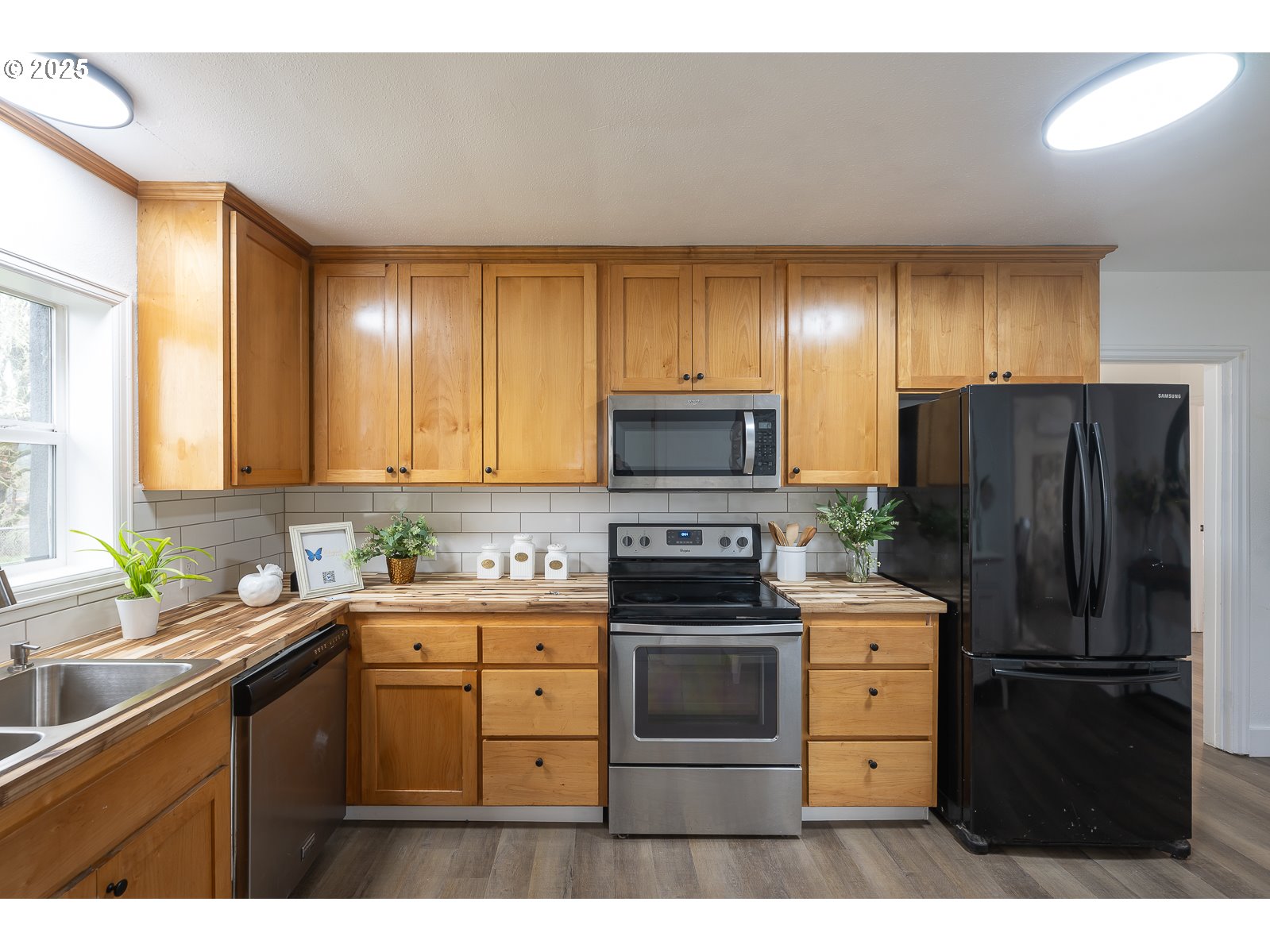 445 Southwest Mill Street Sheridan, OR 97378 - Photo 20 of 38 a kitchen with a sink stove and refrigerator