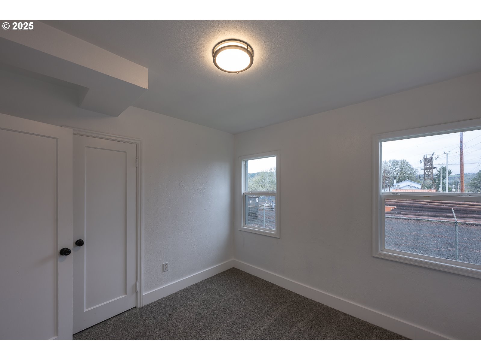 445 Southwest Mill Street Sheridan, OR 97378 - Photo 24 of 38 a view of empty room with window