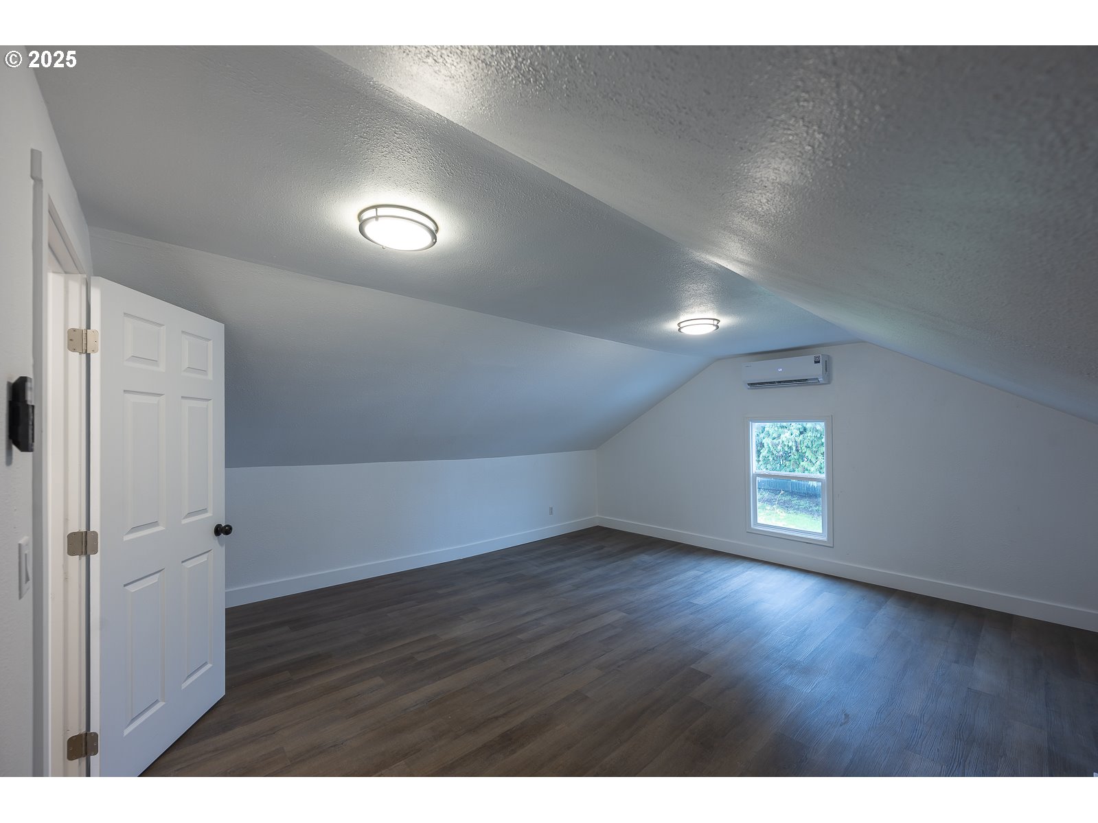 445 Southwest Mill Street Sheridan, OR 97378 - Photo 34 of 38 a view of an empty room with wooden floor and a window