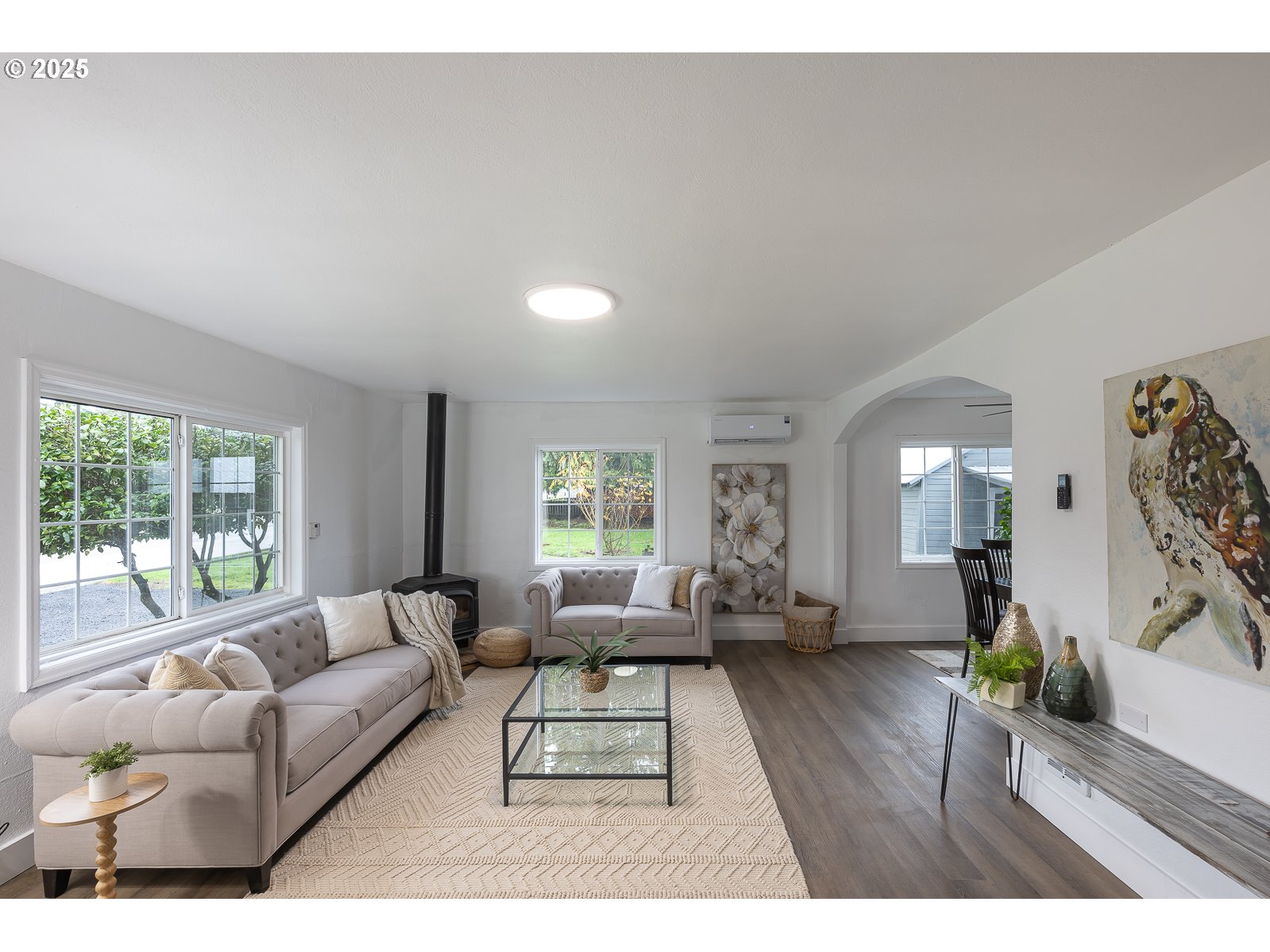 445 Southwest Mill Street Sheridan, OR 97378 - Photo 10 of 38 a living room with furniture and a large window