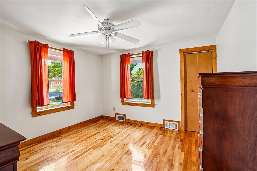 10 Standish Street Worcester, MA 01604 - Photo 13 of 27