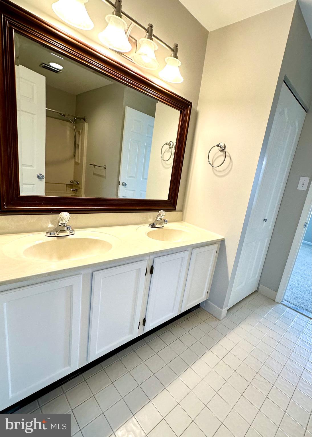 41 Victoria Drive Aston, PA 19014 - Photo 13 of 19 a bathroom with a mirror