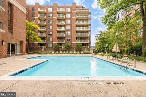 $399,000 | 4808 Moorland Lane, Unit 1102, Bethesda, MD 20814