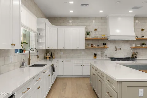 $3,095,000 | 3516 North 35th Place, Phoenix, AZ 85018