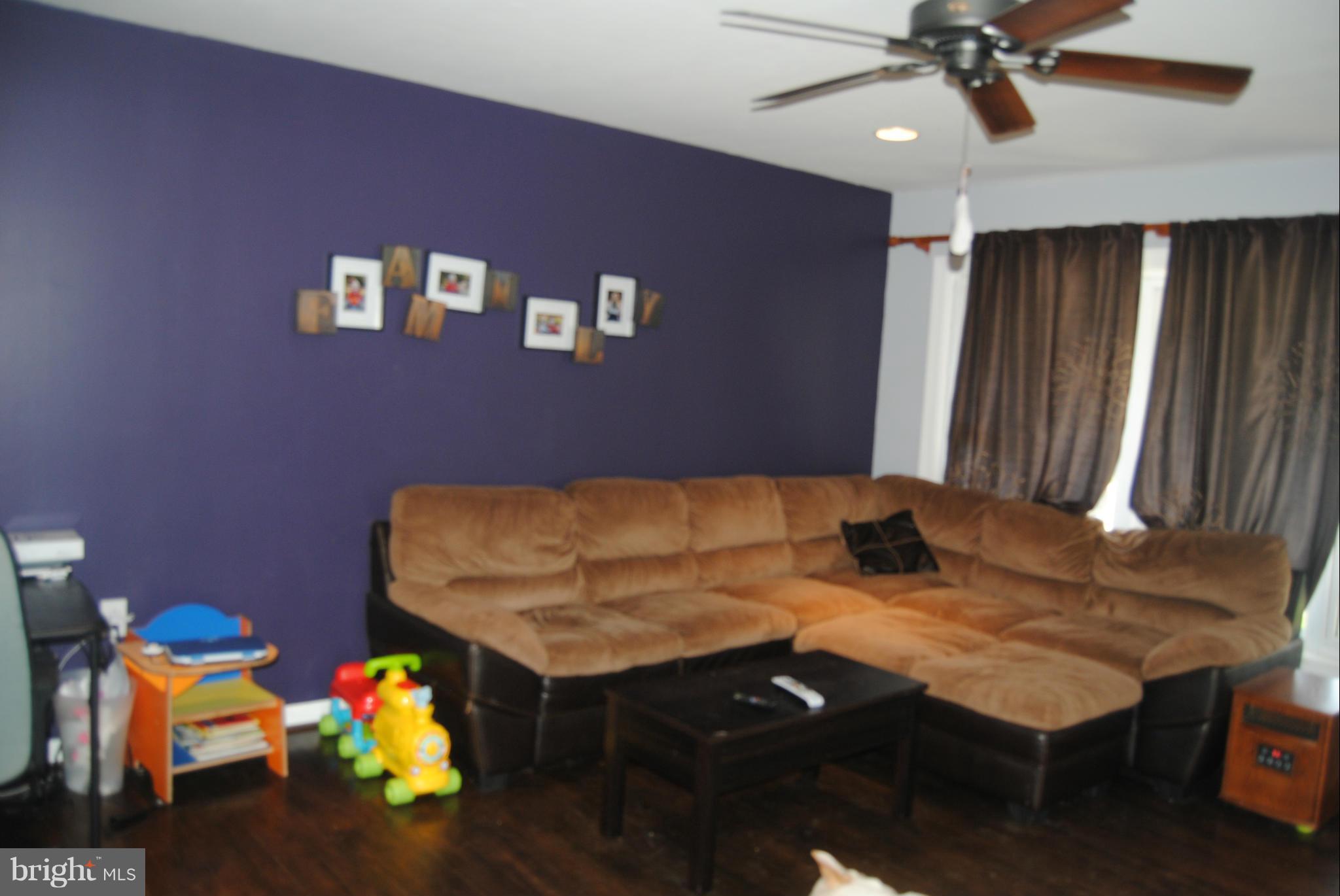 8169 Hog Neck Road Pasadena, MD 21122 - Photo 5 of 11 Living Room