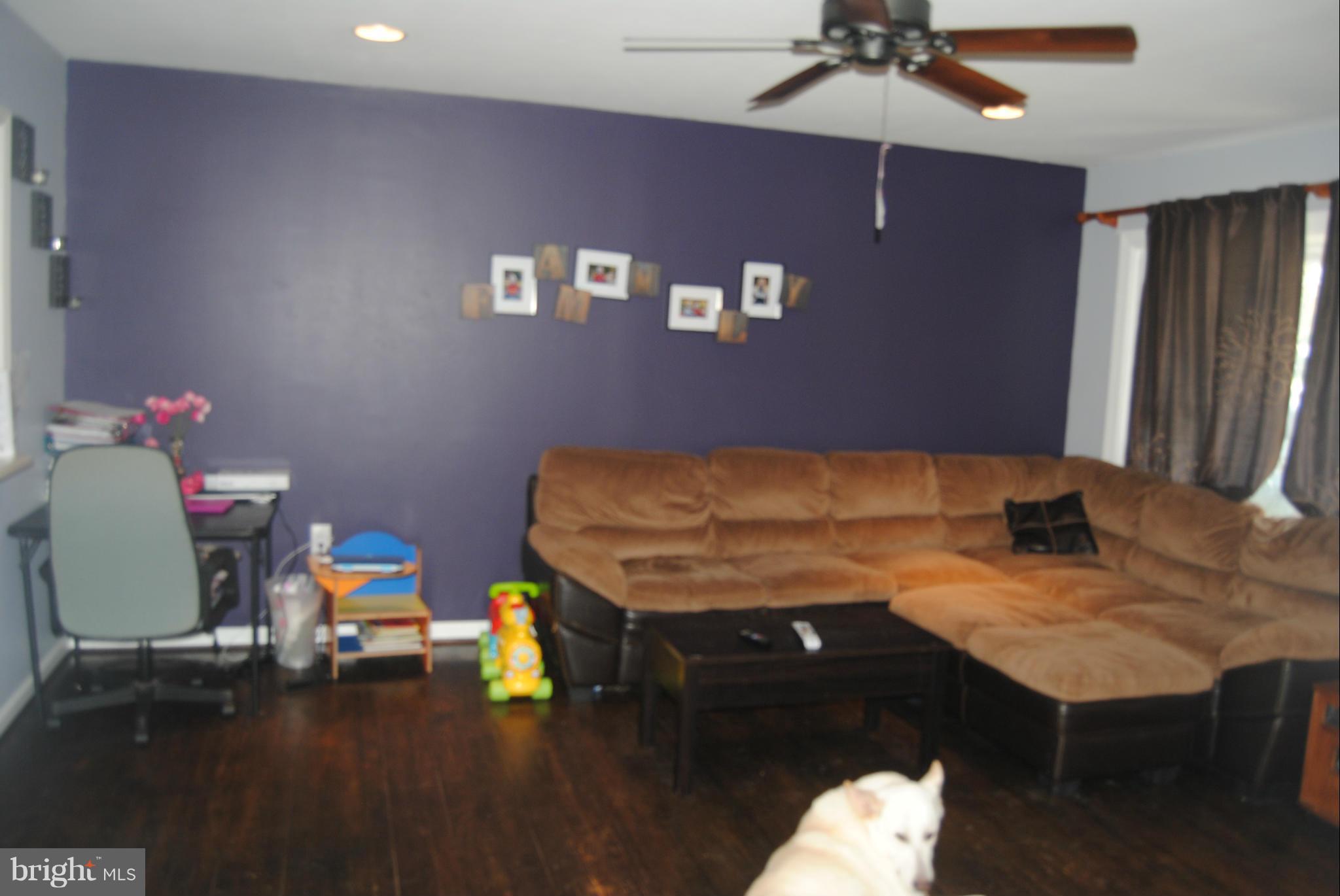 8169 Hog Neck Road Pasadena, MD 21122 - Photo 6 of 11 Living Room