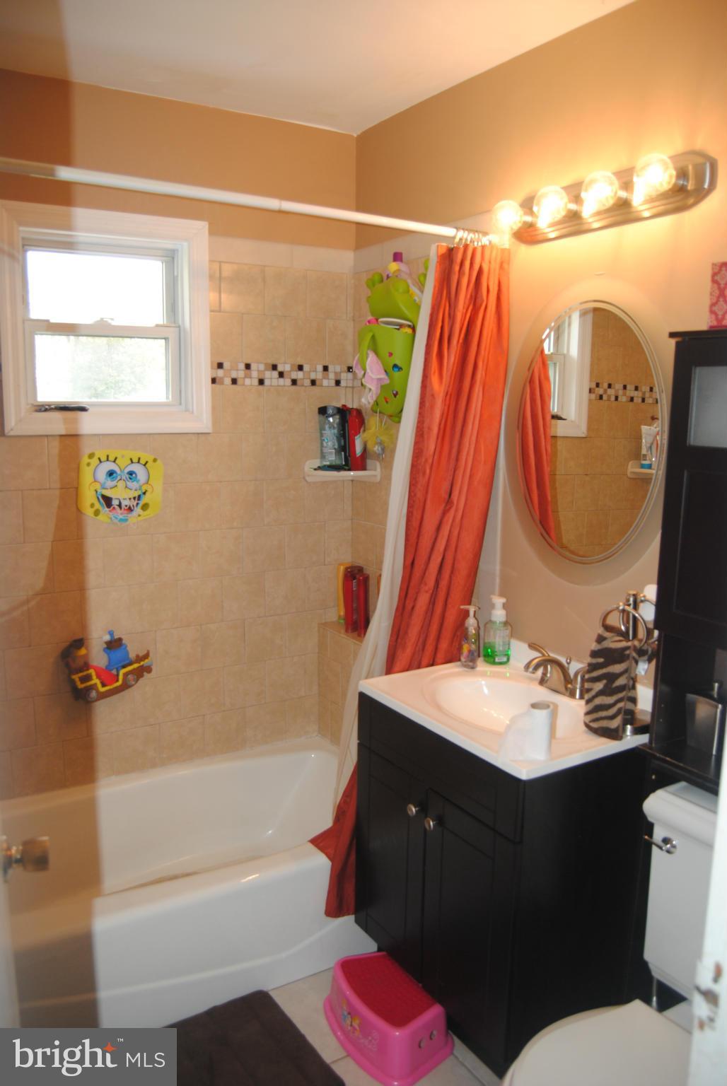 8169 Hog Neck Road Pasadena, MD 21122 - Photo 9 of 11 Bath