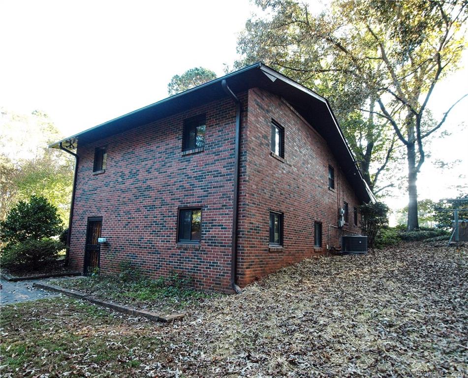 2203 Hillcrest Road Dallas, NC 28034 - Photo 6 of 25 Gallery Image 6