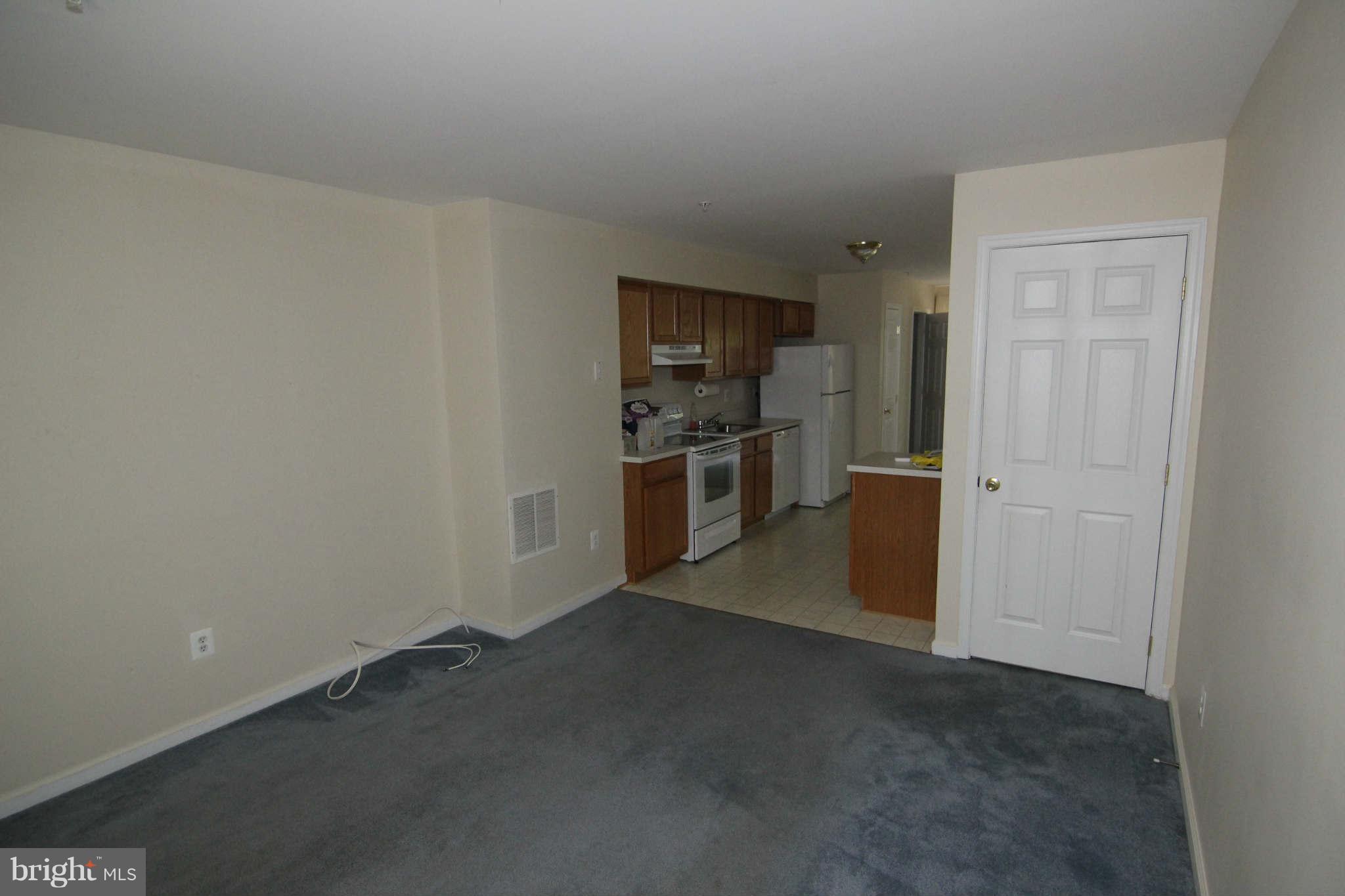 28 Johnson Place Annapolis, MD 21401 - Photo 5 of 18 Living Room
