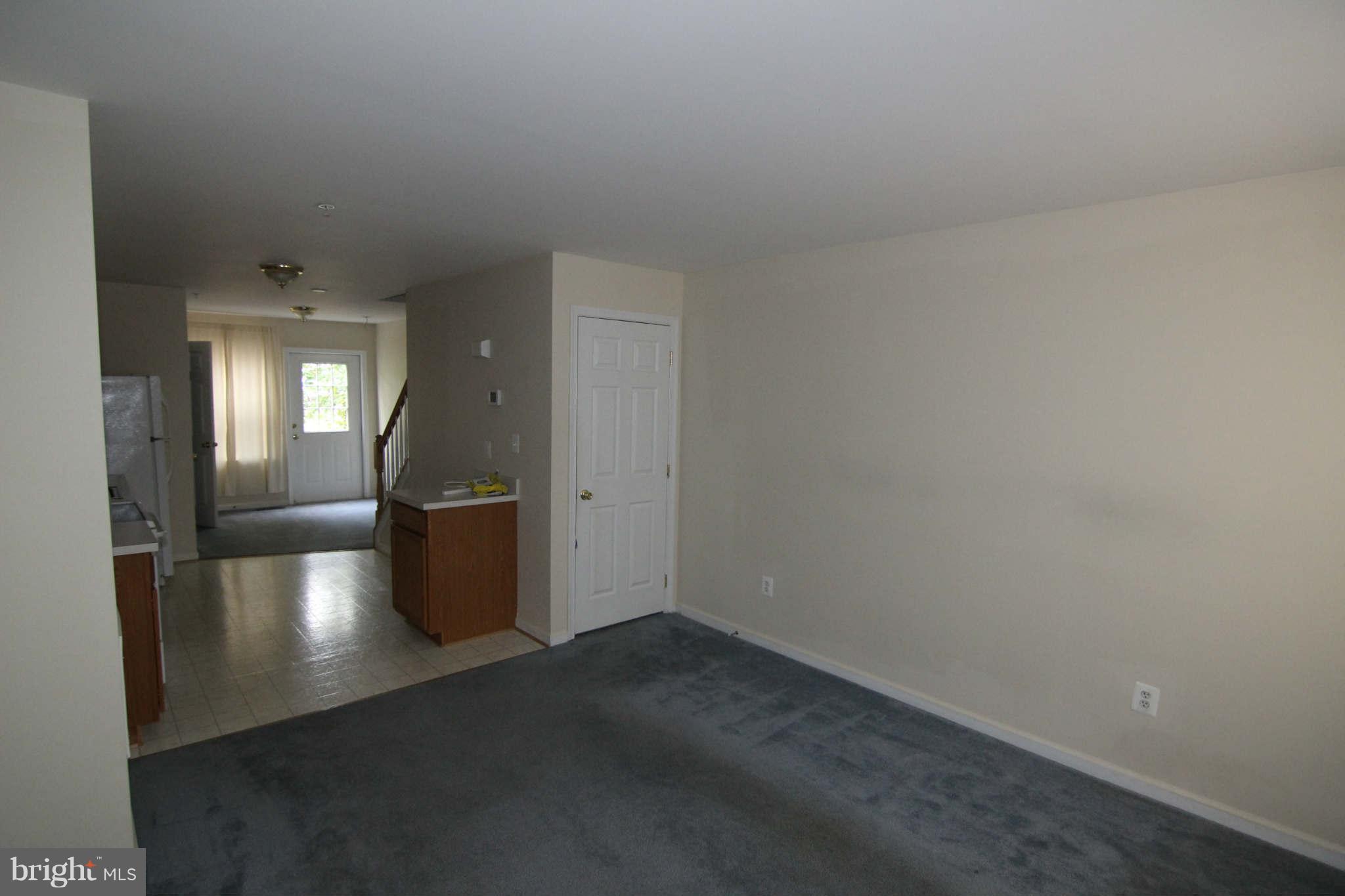 28 Johnson Place Annapolis, MD 21401 - Photo 6 of 18 Living Room
