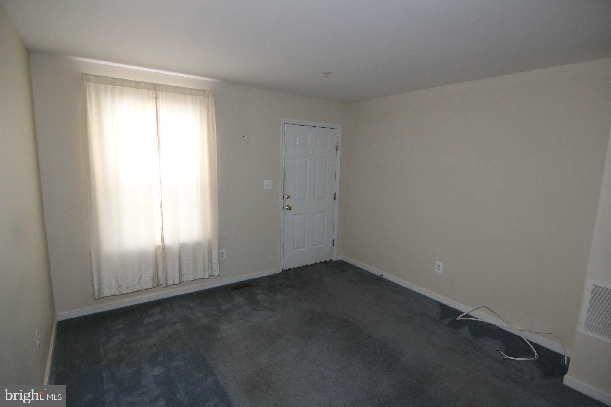 28 Johnson Place Annapolis, MD 21401 - Photo 7 of 18 Living Room