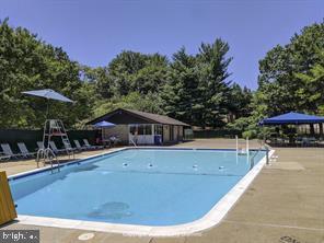 9701 Fields Road, Unit 405 Gaithersburg, MD 20878 - Photo 18 of 19 Community