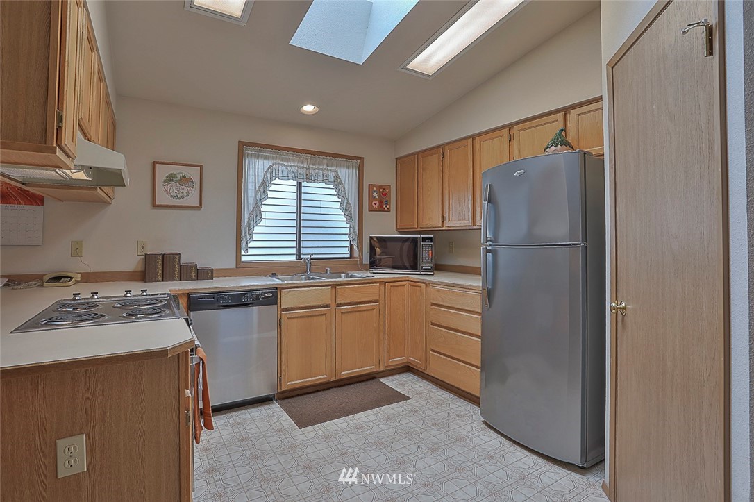 932 241st Place Southwest Bothell, WA 98021 - Photo 8 of 25