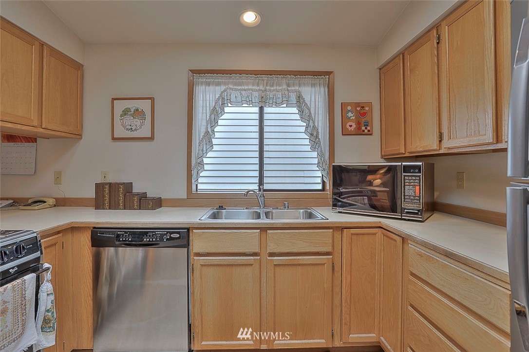 932 241st Place Southwest Bothell, WA 98021 - Photo 9 of 25