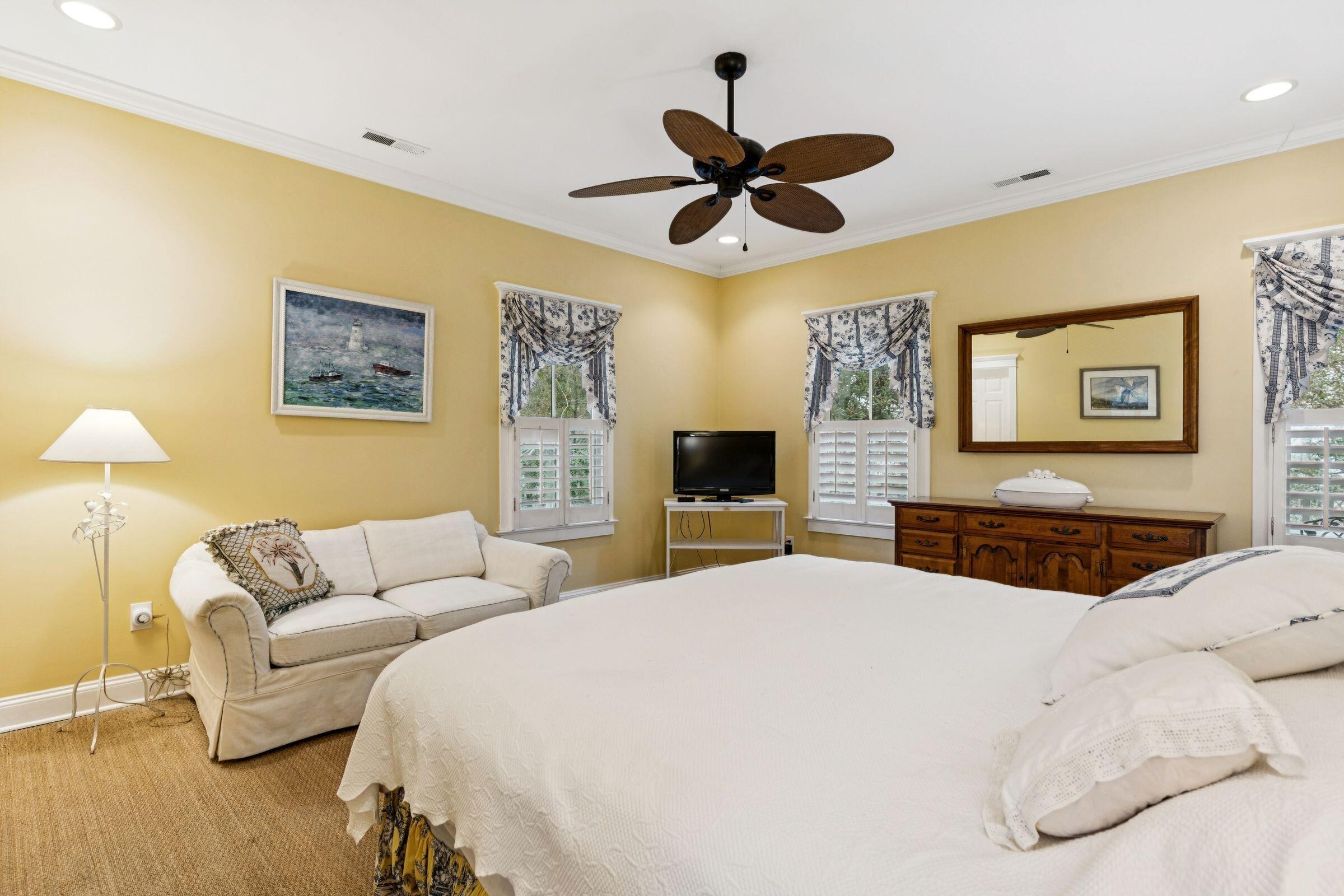 55 Eastlake Road Mount Pleasant, SC 29464 - Photo 23 of 54 55 Eastlake-KeenEyeMarketing-025