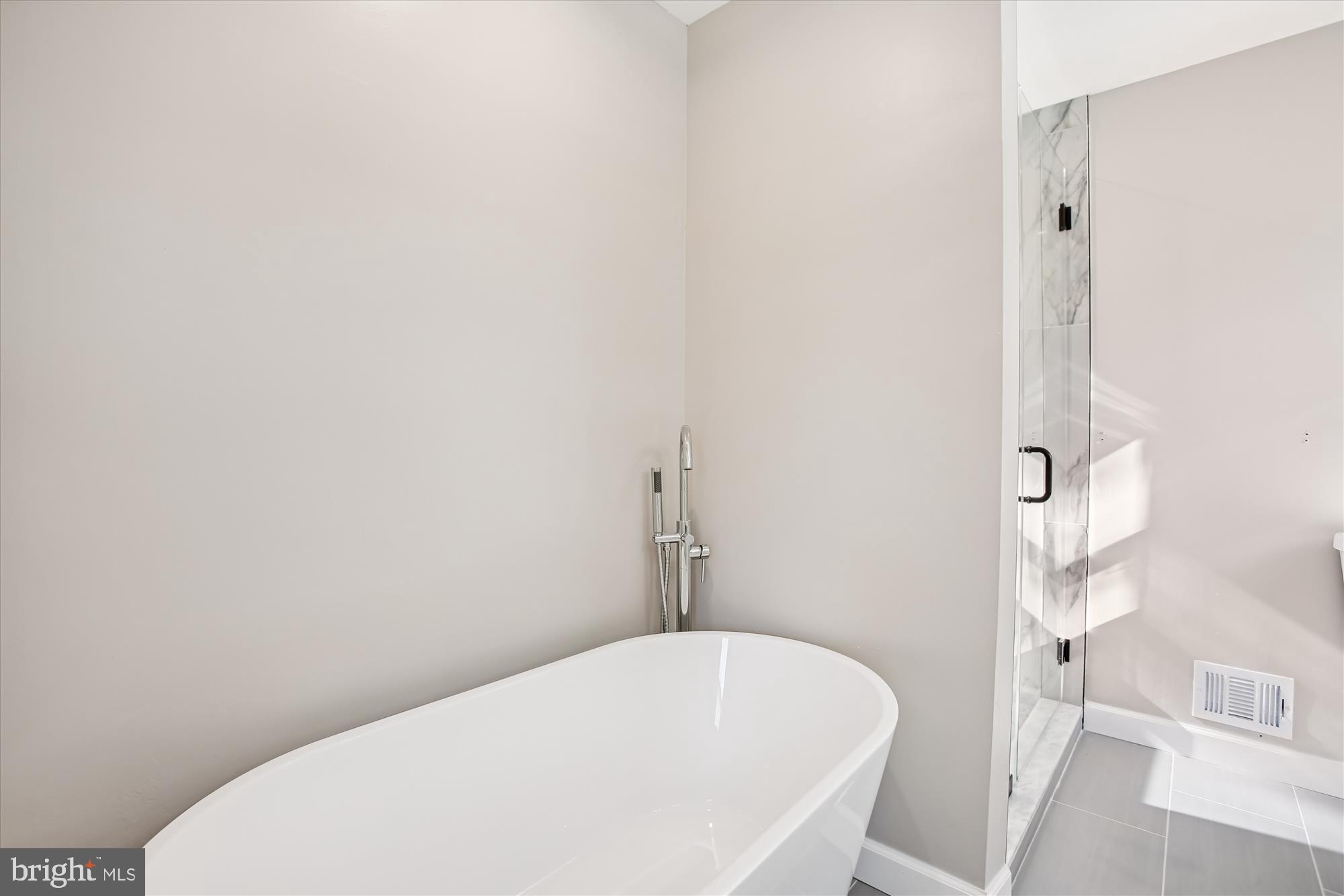 9075 Andromeda Drive Burke, VA 22015 - Photo 18 of 30 a bathroom with a white tub