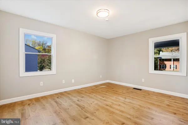a view of empty room with window