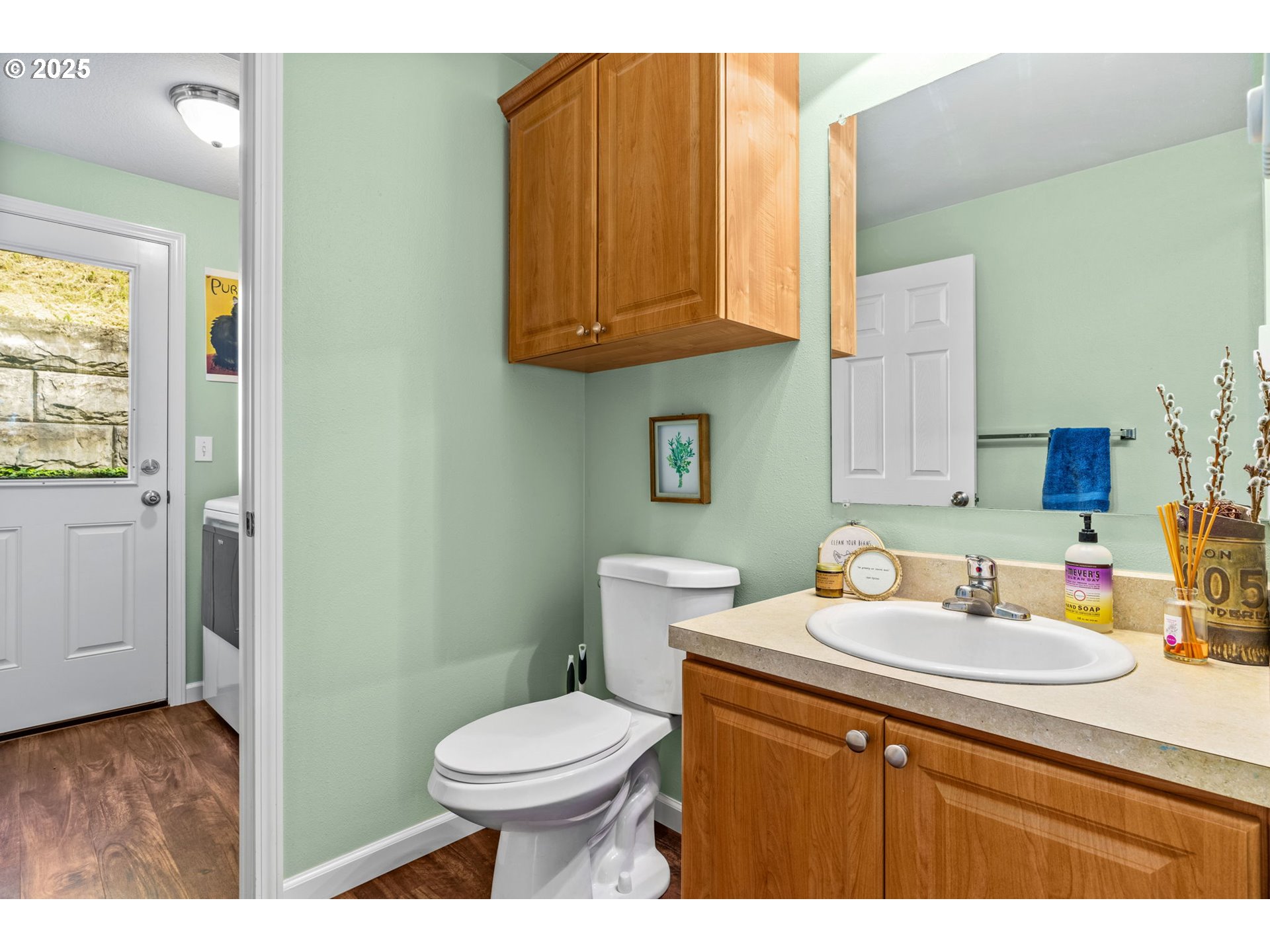 34637 Knox Butte Road East Albany, OR 97322 - Photo 13 of 47 a bathroom with a sink a toilet and vanity