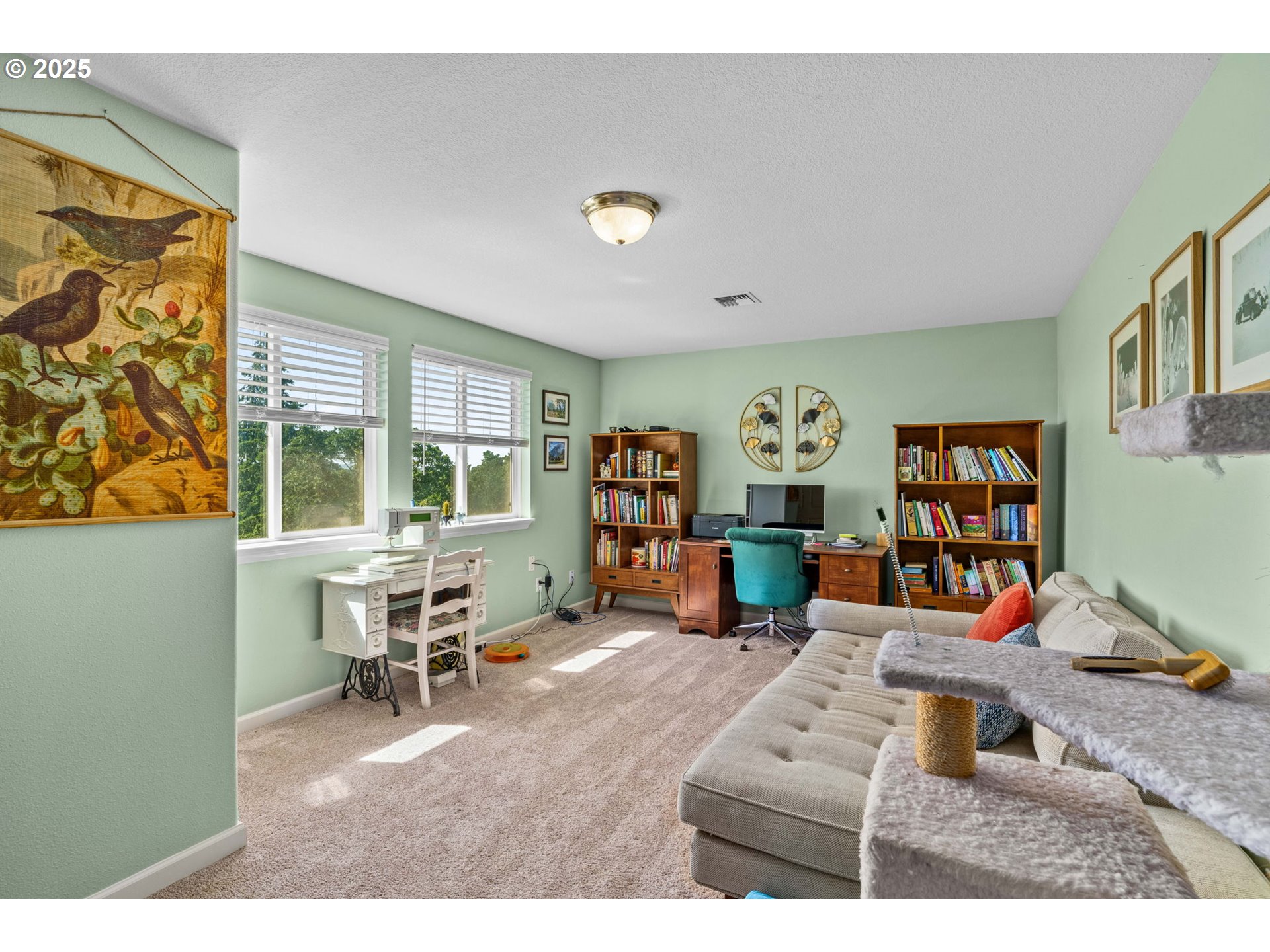 34637 Knox Butte Road East Albany, OR 97322 - Photo 23 of 47 a living room with furniture and window