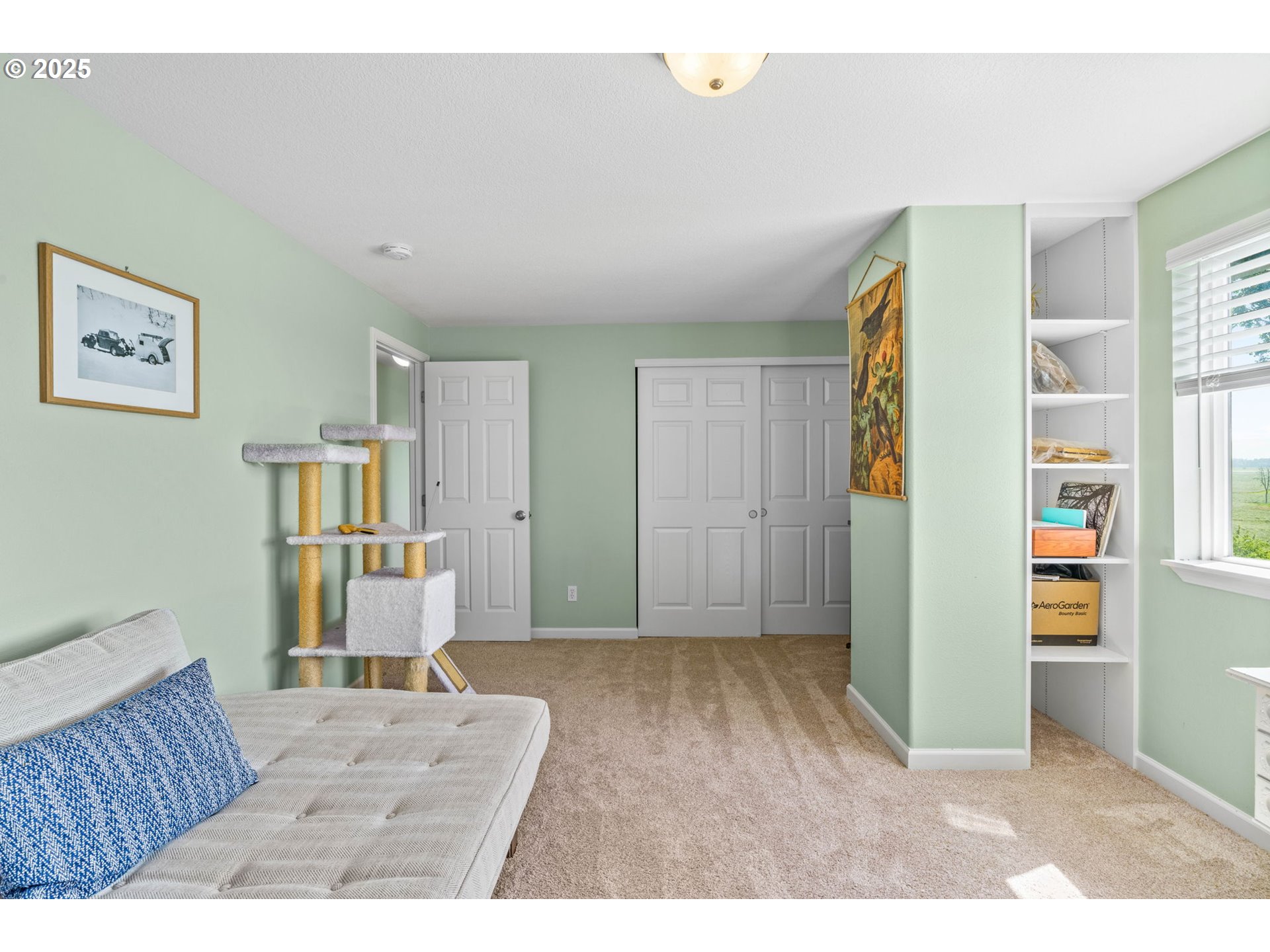 34637 Knox Butte Road East Albany, OR 97322 - Photo 24 of 47 a living room with furniture and a wooden floor