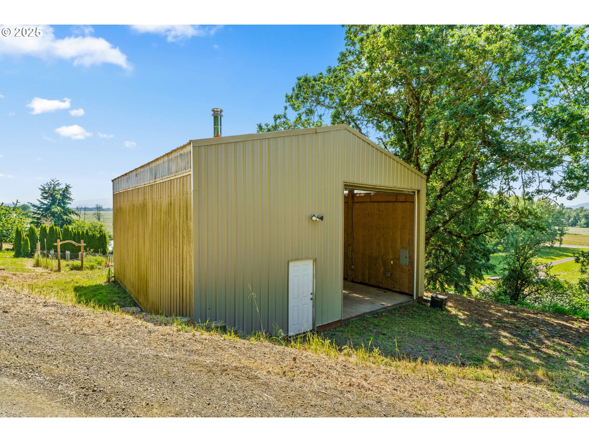 34637 Knox Butte Road East Albany, OR 97322 - Photo 31 of 47 a view of a backyard