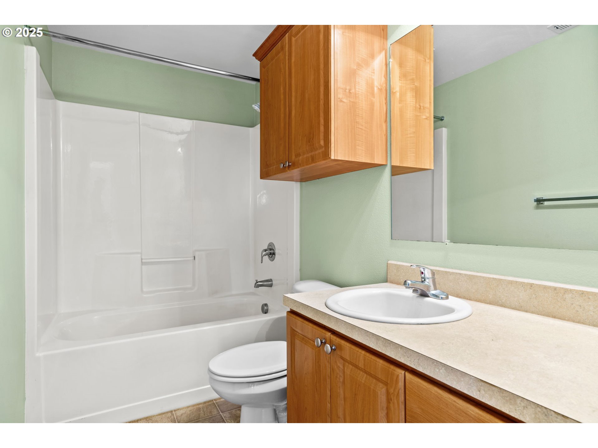 34637 Knox Butte Road East Albany, OR 97322 - Photo 44 of 47 a bathroom with a sink a toilet and bathtub