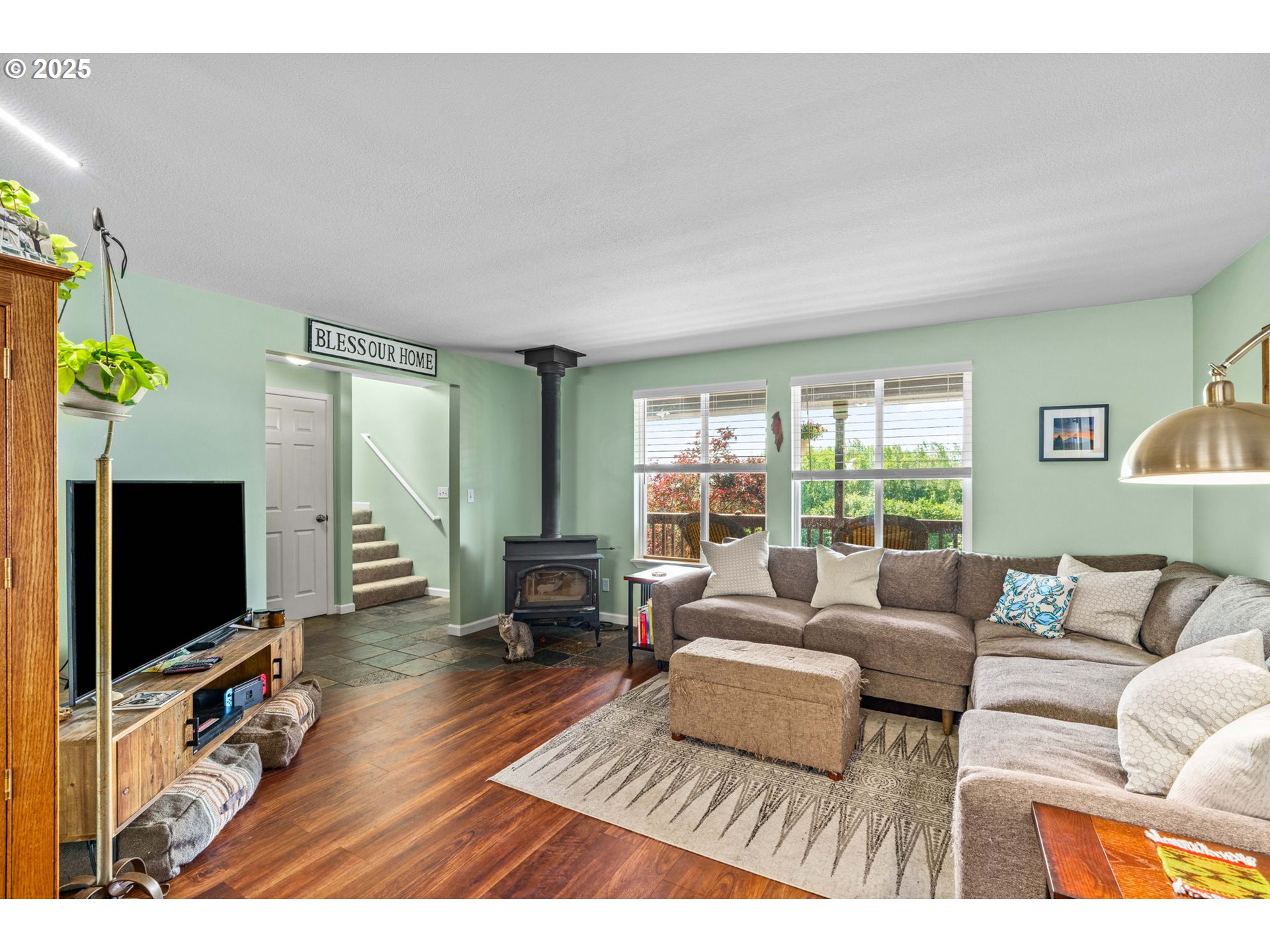 34637 Knox Butte Road East Albany, OR 97322 - Photo 7 of 47 a living room with furniture and a flat screen tv